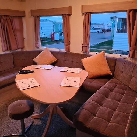 Cosy, Family Caravan Near The Beach 滨海克拉克顿 外观 照片