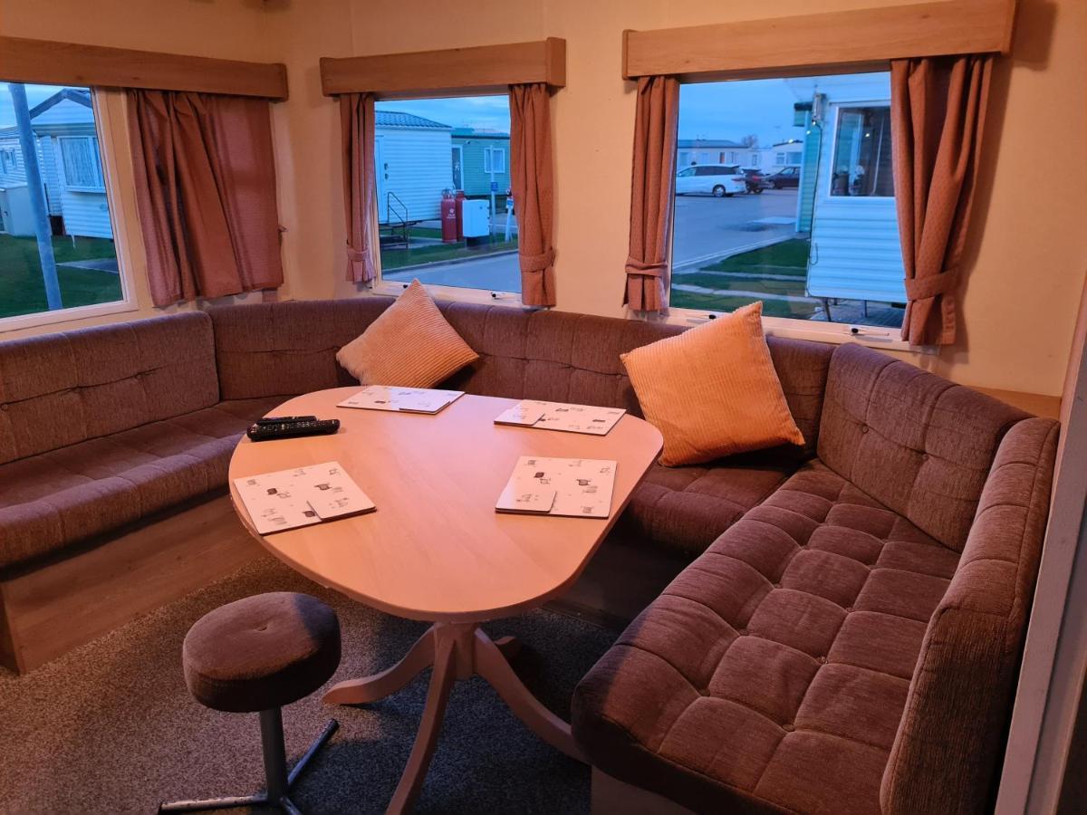 Cosy, Family Caravan Near The Beach 滨海克拉克顿 外观 照片