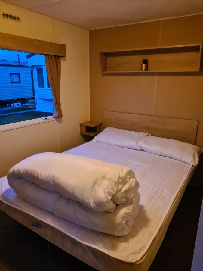 Cosy, Family Caravan Near The Beach 滨海克拉克顿 外观 照片