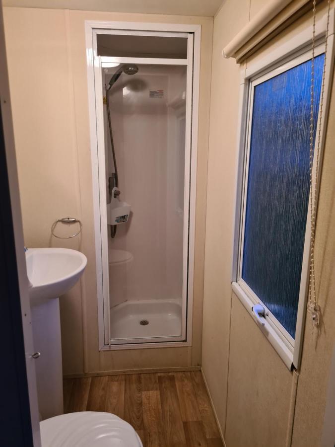 Cosy, Family Caravan Near The Beach 滨海克拉克顿 外观 照片